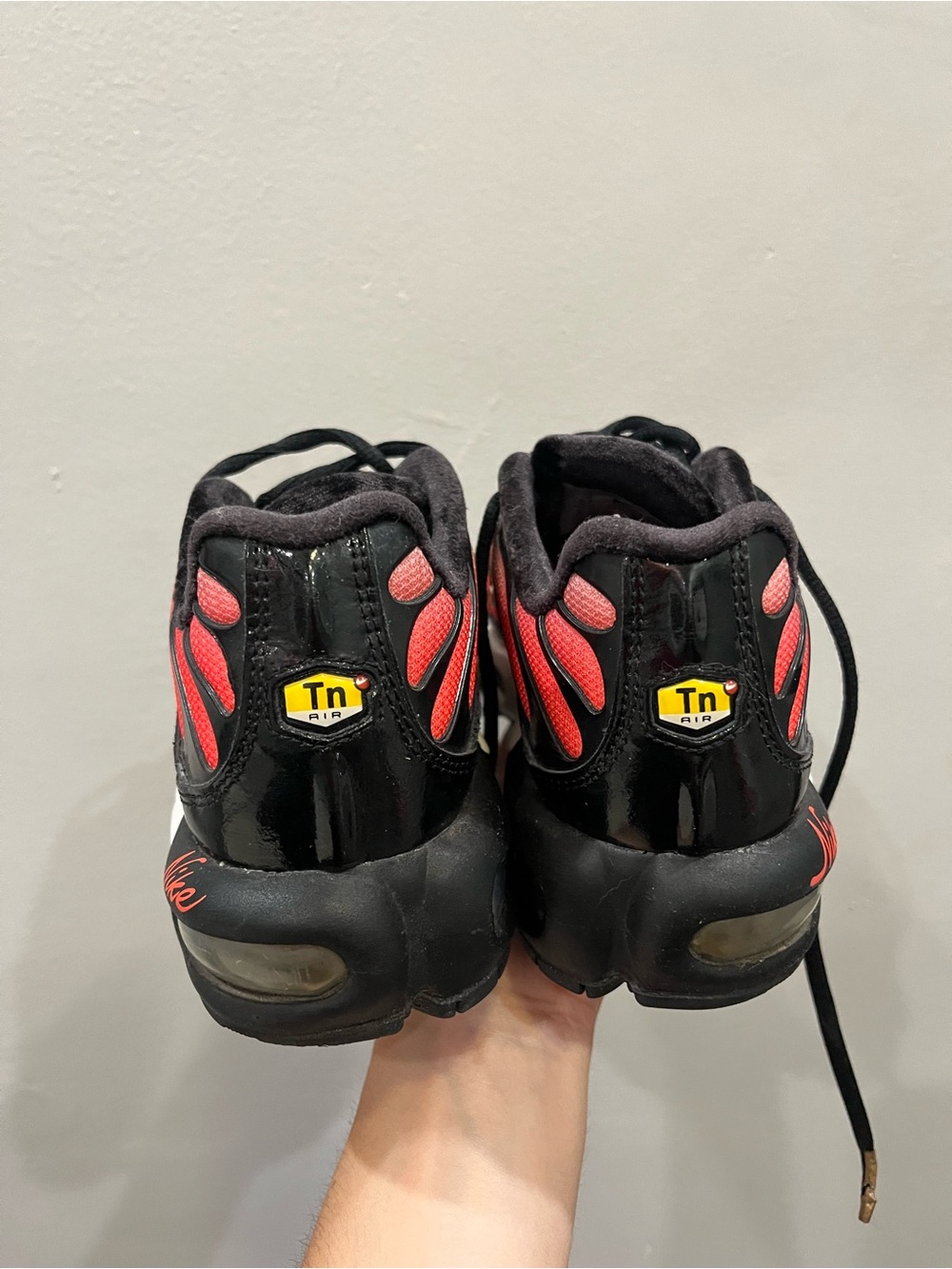 Nike Gradient Red to Pink Air Max Plus TN with Black Accents - Picture 4 of 8